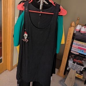 🩷Torrid Black Tank Top with Skull Accent